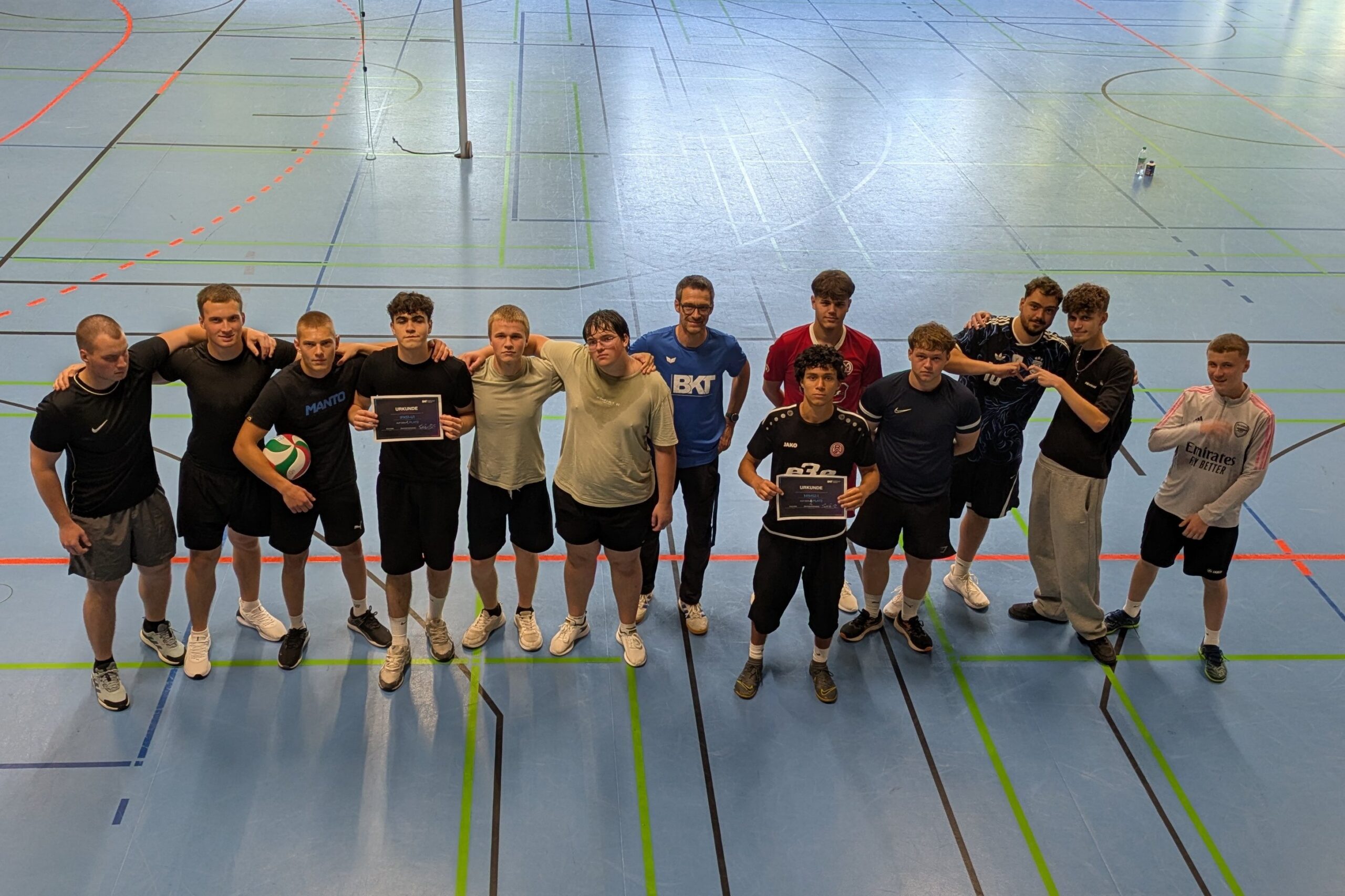 Stimmungsvolles Volleyballturnier zum Schuljahresende