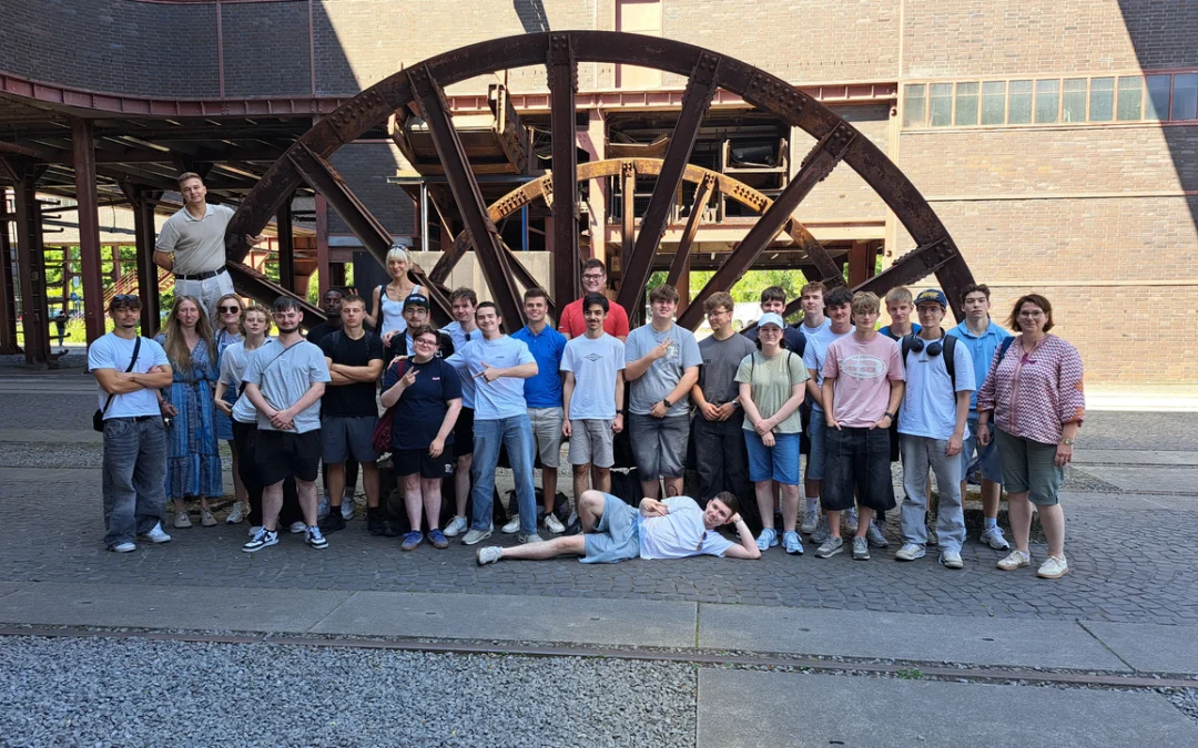 Das berufliche Gymnasium trifft auf Stimmen der Vergangenheit
