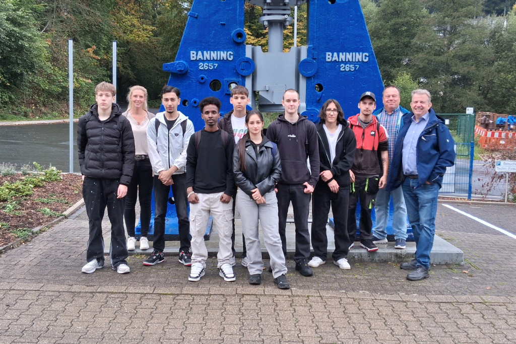 VBFS16 M1 auf Exkursion bei der Firma PLATESTAHL